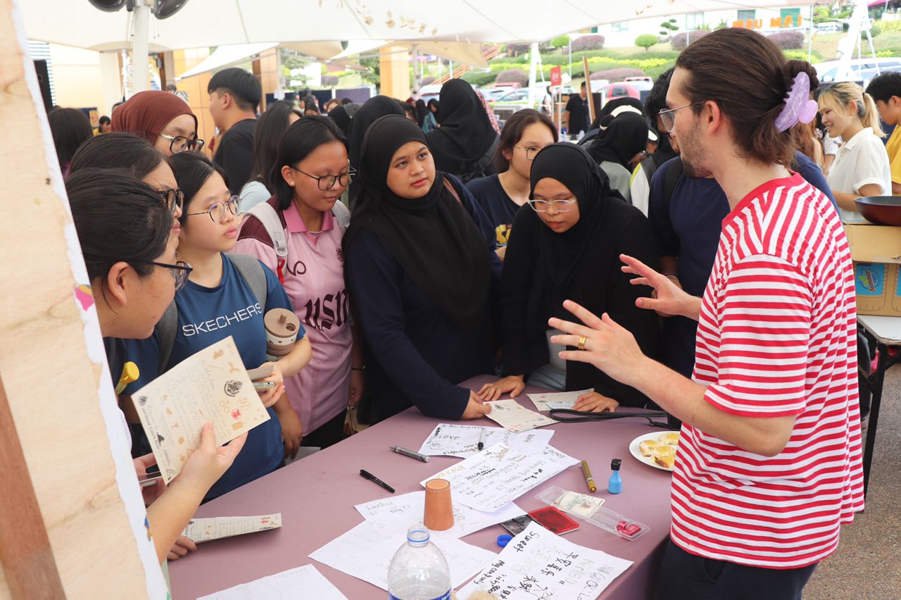 3B0C35A0 D970 47E1 A483 9DCA53B6733F