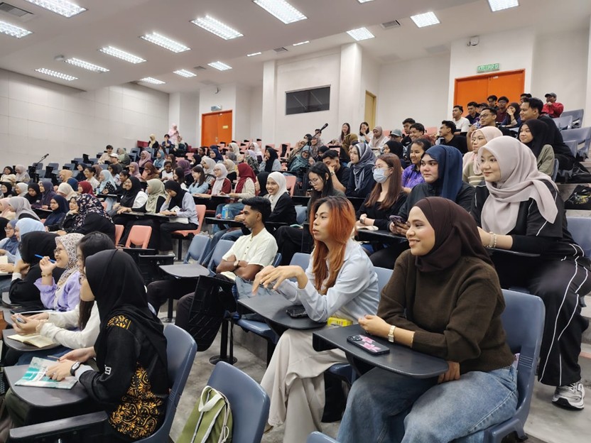 SEMINAR CAREER TALK LANGKAH AWAL PELAJAR MENAWAN PASARAN KERJAYA 1
