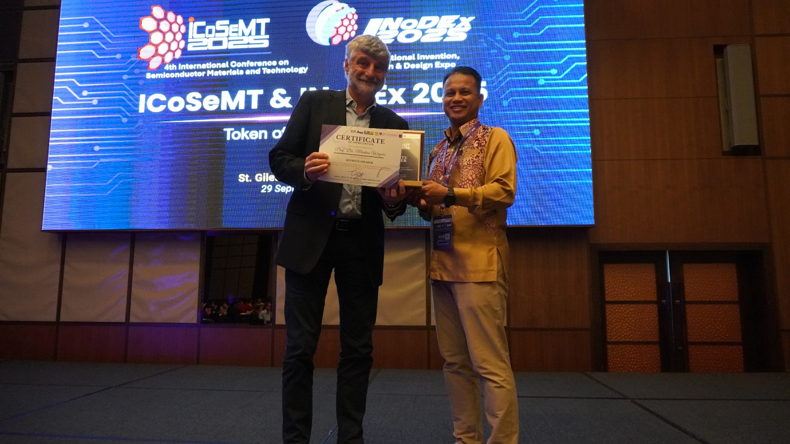 320b6619 8cbe 4ea6 86f9 6459bda915eb