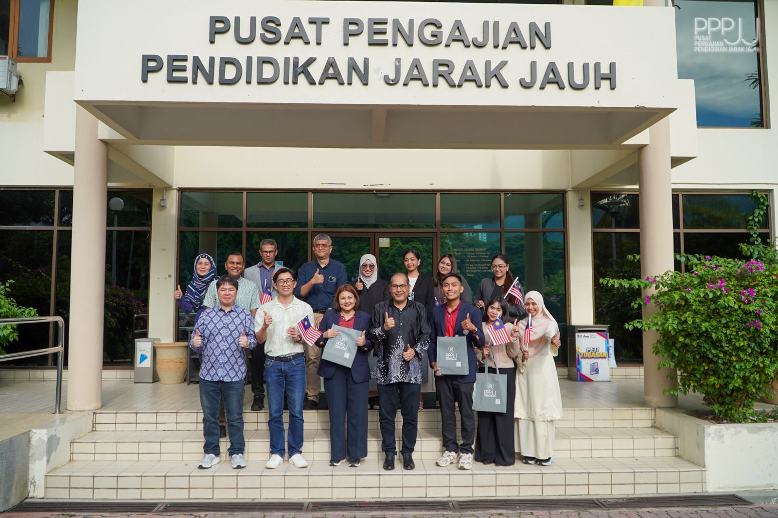 Perbincangan kerjasama akademik antara kedua-dua institusi