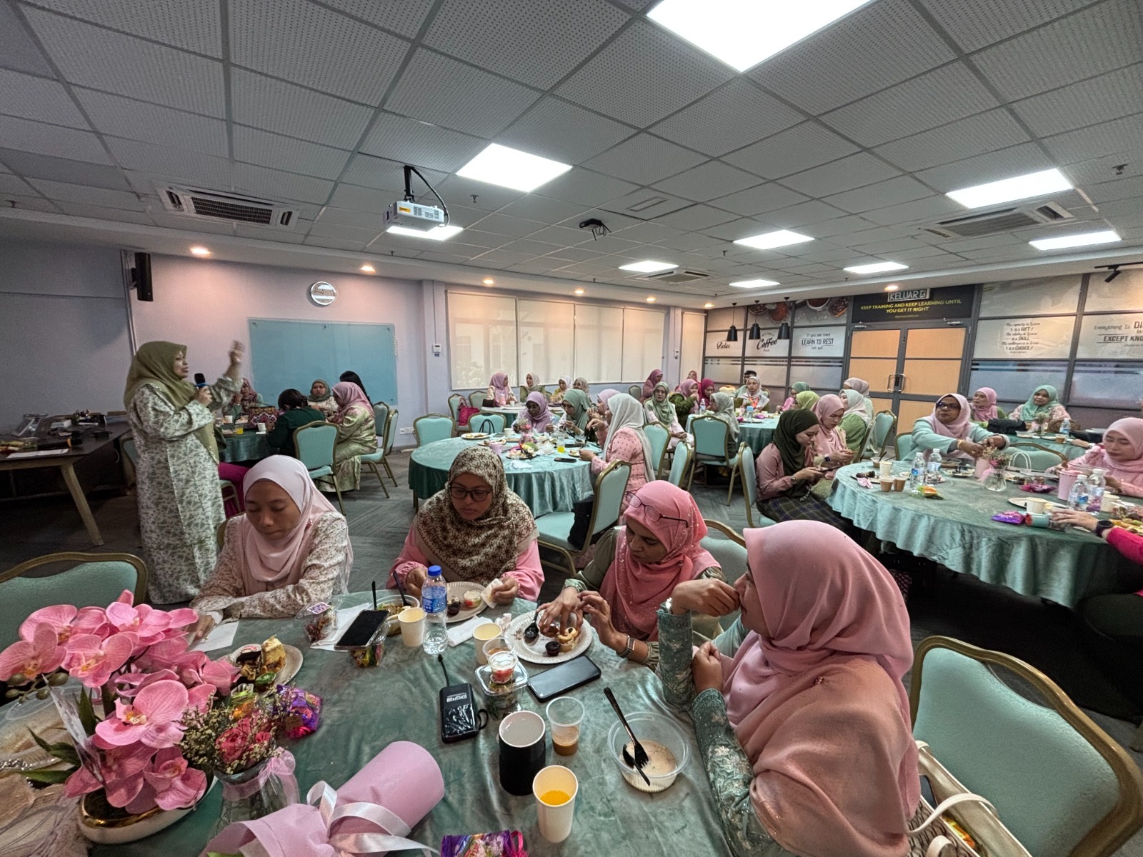 feb301ef 6a9d 4d01 a5d4 910ffeaae352