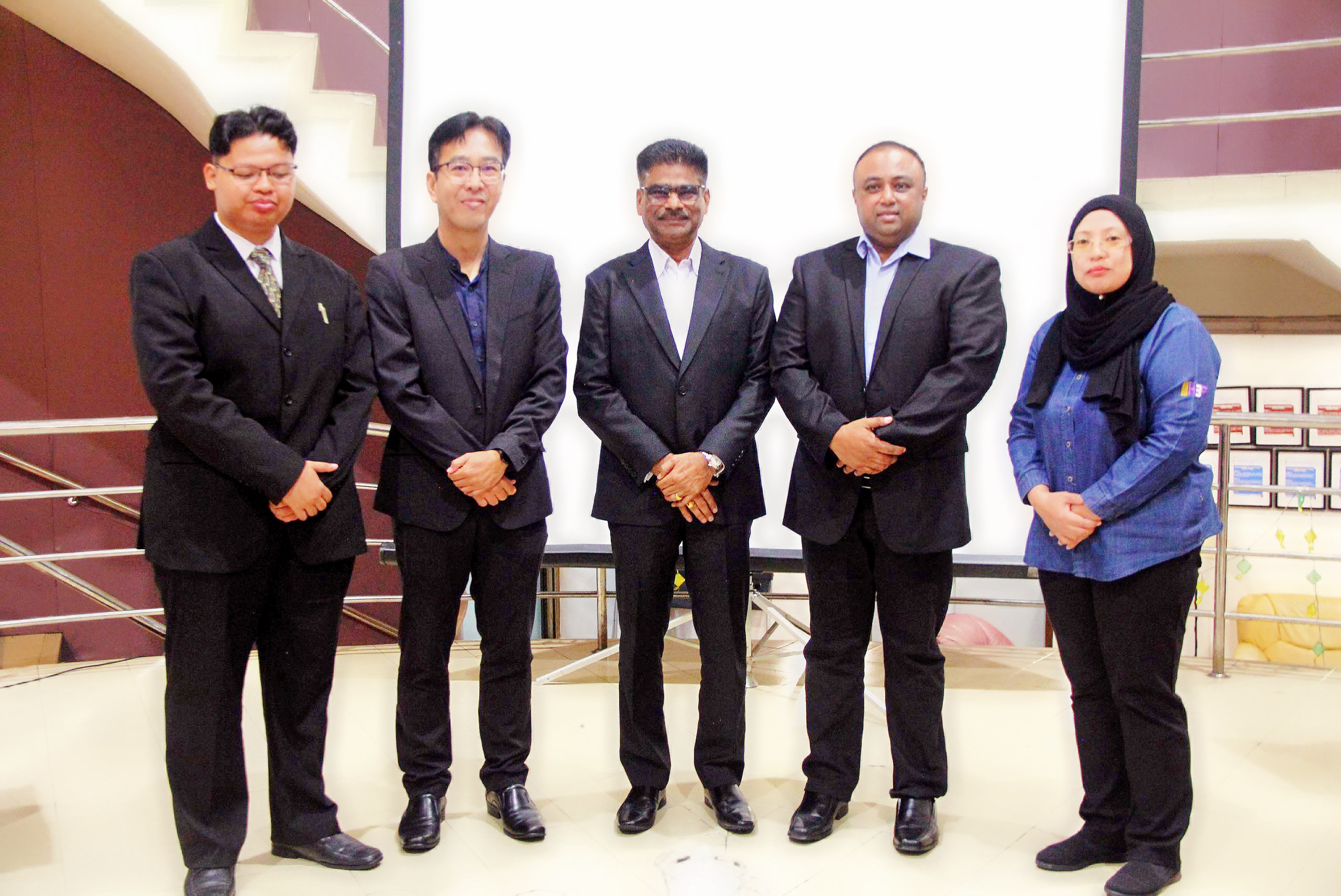 HBP URP EXHIBITION DRAWS PRAISE FROM YB DATO SERI SUNDARAJOO SOMU 3