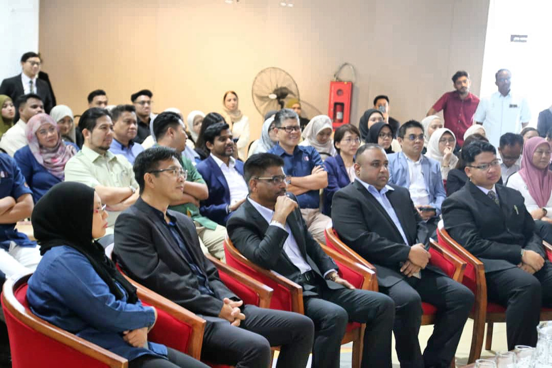 HBP URP EXHIBITION DRAWS PRAISE FROM YB DATO SERI SUNDARAJOO SOMU 6